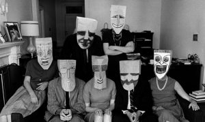 Persone con maschere, metafora psicologia e subpersonalità