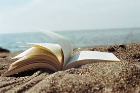 Libro, mare e spiaggia, dove è la risonanza tra libro e sè